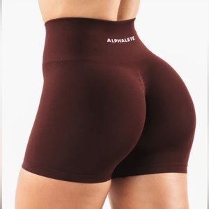 ALPHALETE AMPLIFY SHORT 4.5" Sangria